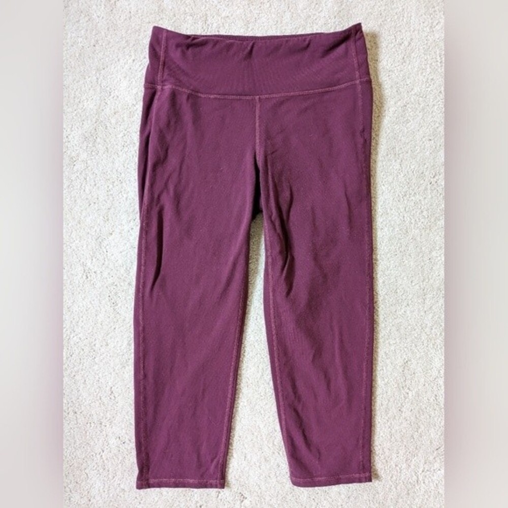 Athleta Chaturanga Capri Tight Size M